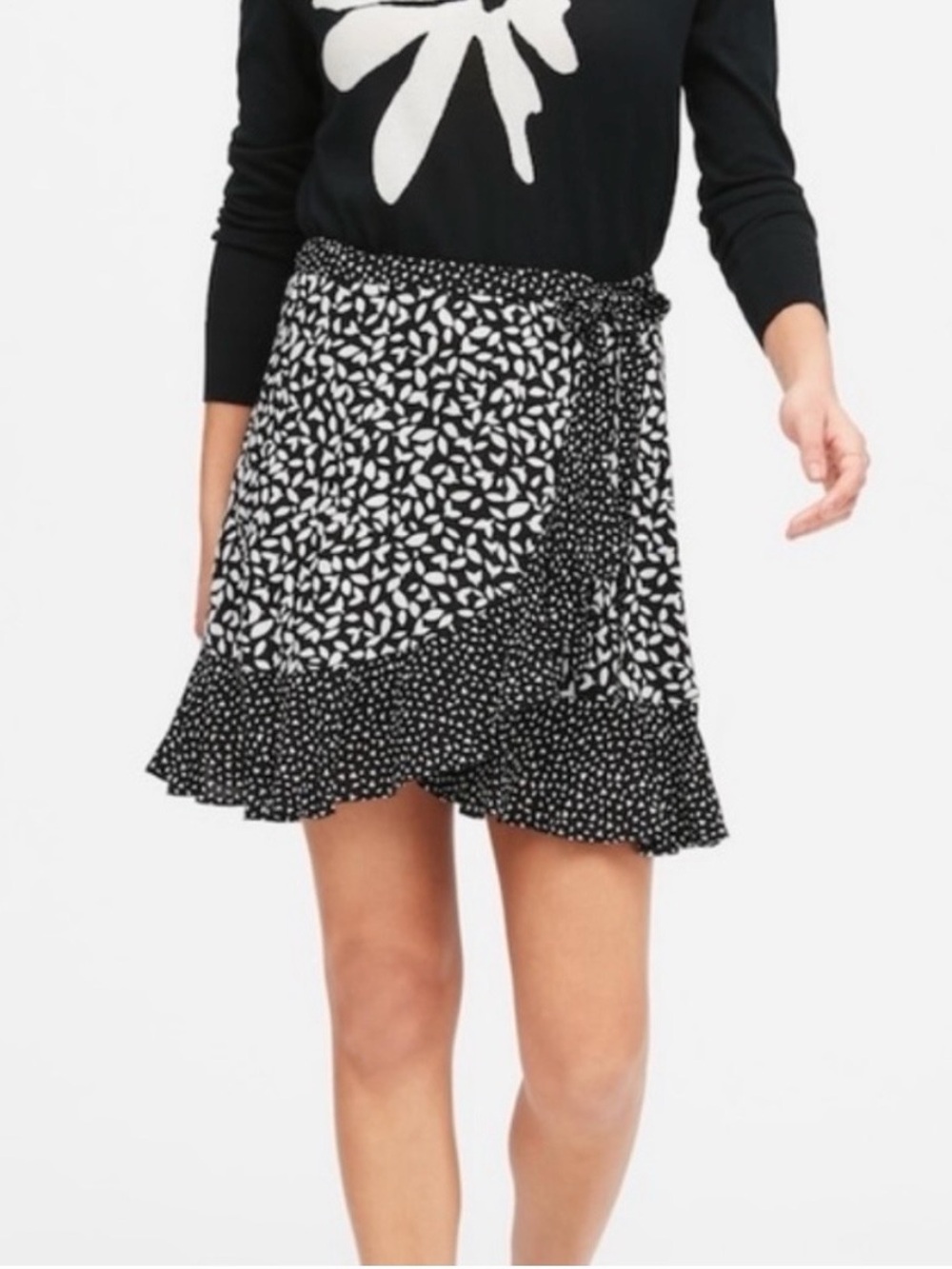🌺 Banana Republic Black and White Mixed-Print Ruffle Faux Wrap Mini Skirt